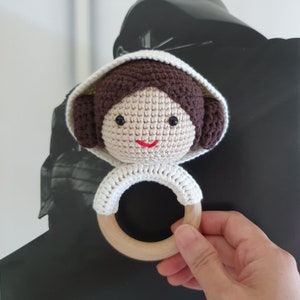 Gehäkelte Babyrassel_Mädchen