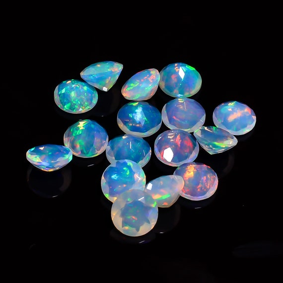 6x4mm Très jolie Opale naturelle d'Ethiopie cabochon ovale - Gemmes