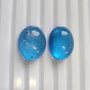 Paire de cabochons de forme ovale de quartz double bleu en vrac 100 % AAA+, pierres précieuses doublet bleu en vrac, 23 carats Pour faire des bijoux 13X17x7 mm C-131