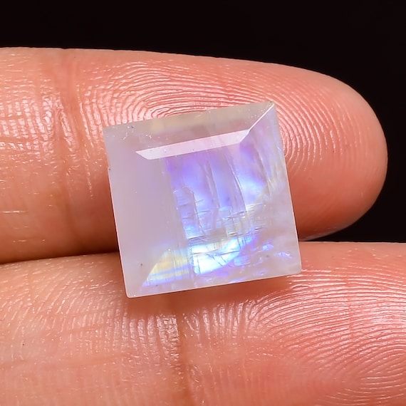 Cut moonstone online