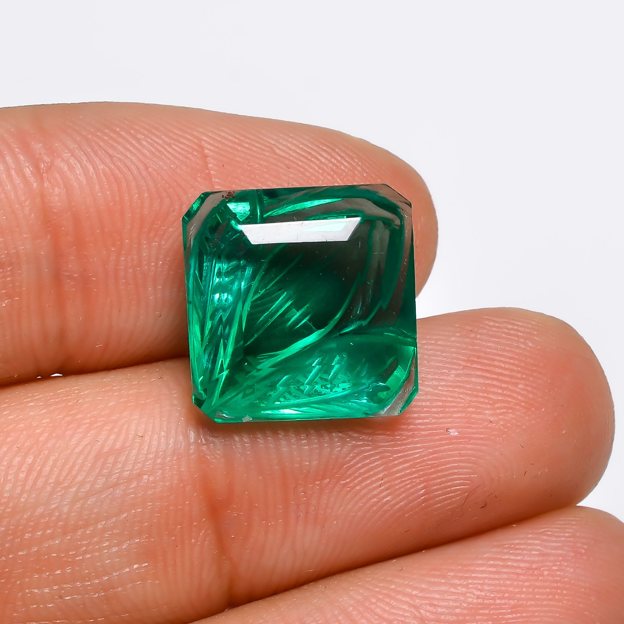 7カラットの人工エメラルド：スクエア彫刻宝石（13X13X6 mm） - Etsy 日本