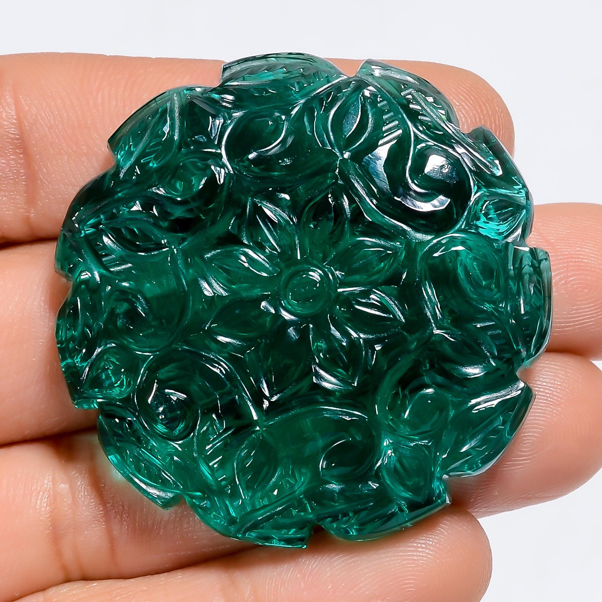 彫刻されたラボエメラルド宝石：ラウンドフラワーデザイン（40x40x7 mm