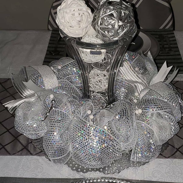 Silver deco mesh dining table center piece