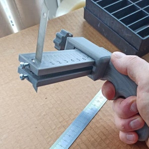 Schaar voor het knippen van leren stroken en riemen. Leathercraft-snijmes