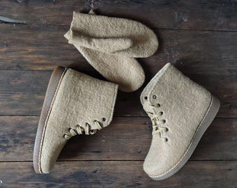 Warme en gezellige handgemaakte dameslaarzen van vilten wol, beige, polyurethaanzool, maat 38 (24 cm)
