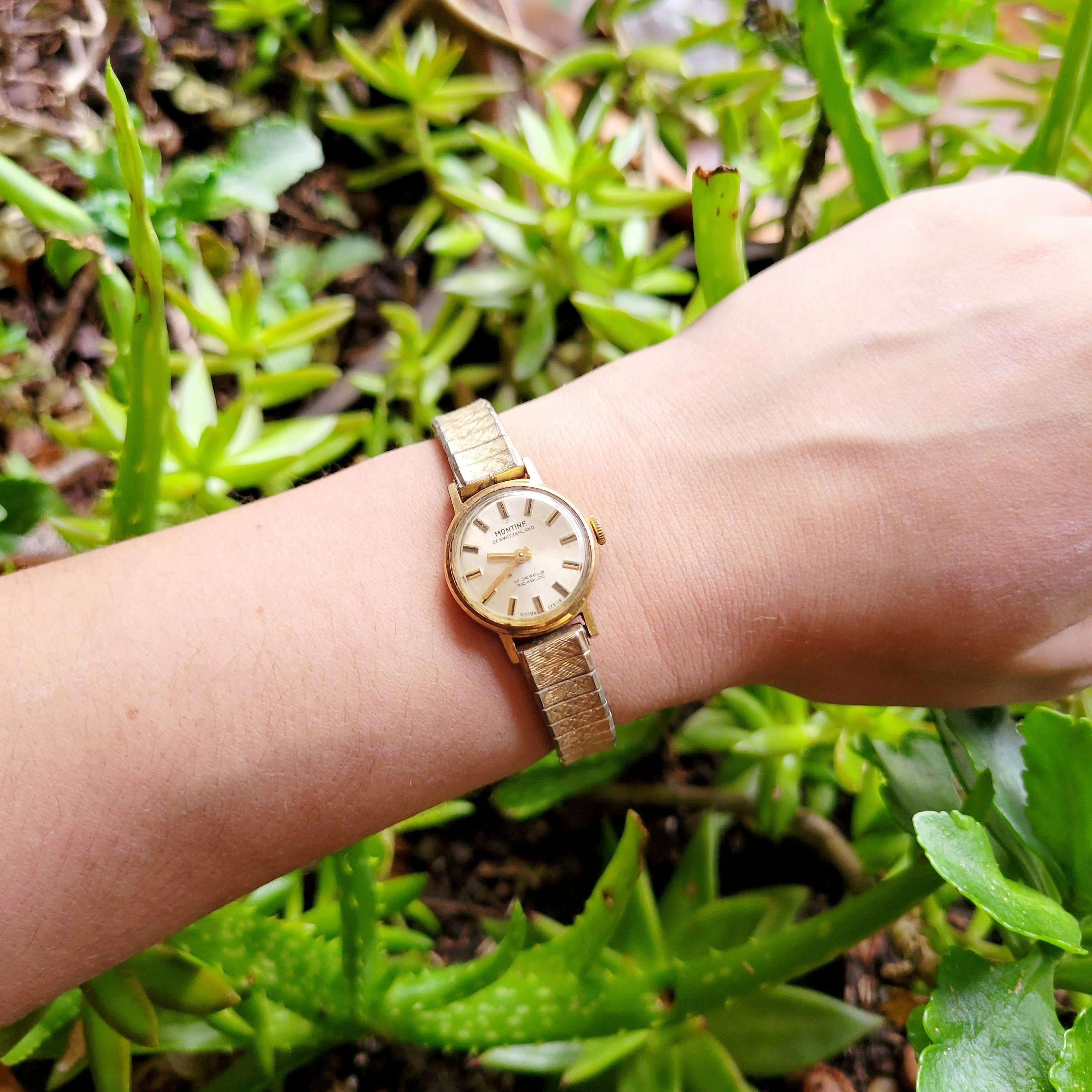 Vintage Swiss Montine 17 Jewels Incablox Gold Classic Stretch