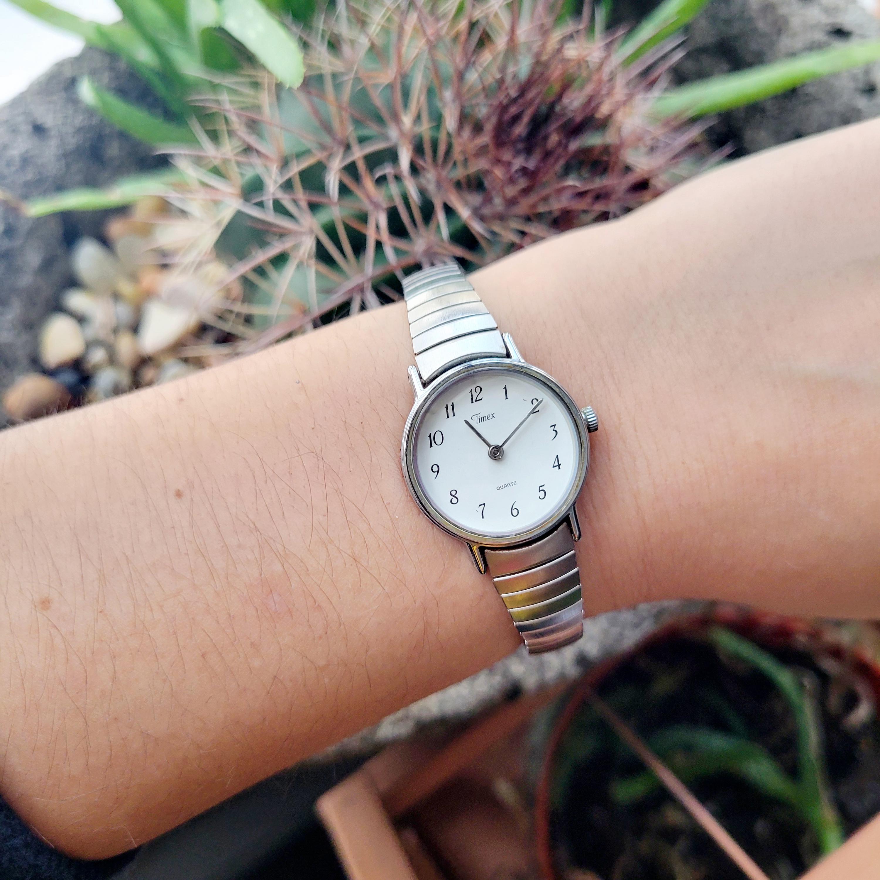 Vintage Ladies Stainless Steel Timex Watch with Stretch Bracelet Band Vtg Timex Watch Women 25mm Gold Tone White Dial Stretch Band  main image 2