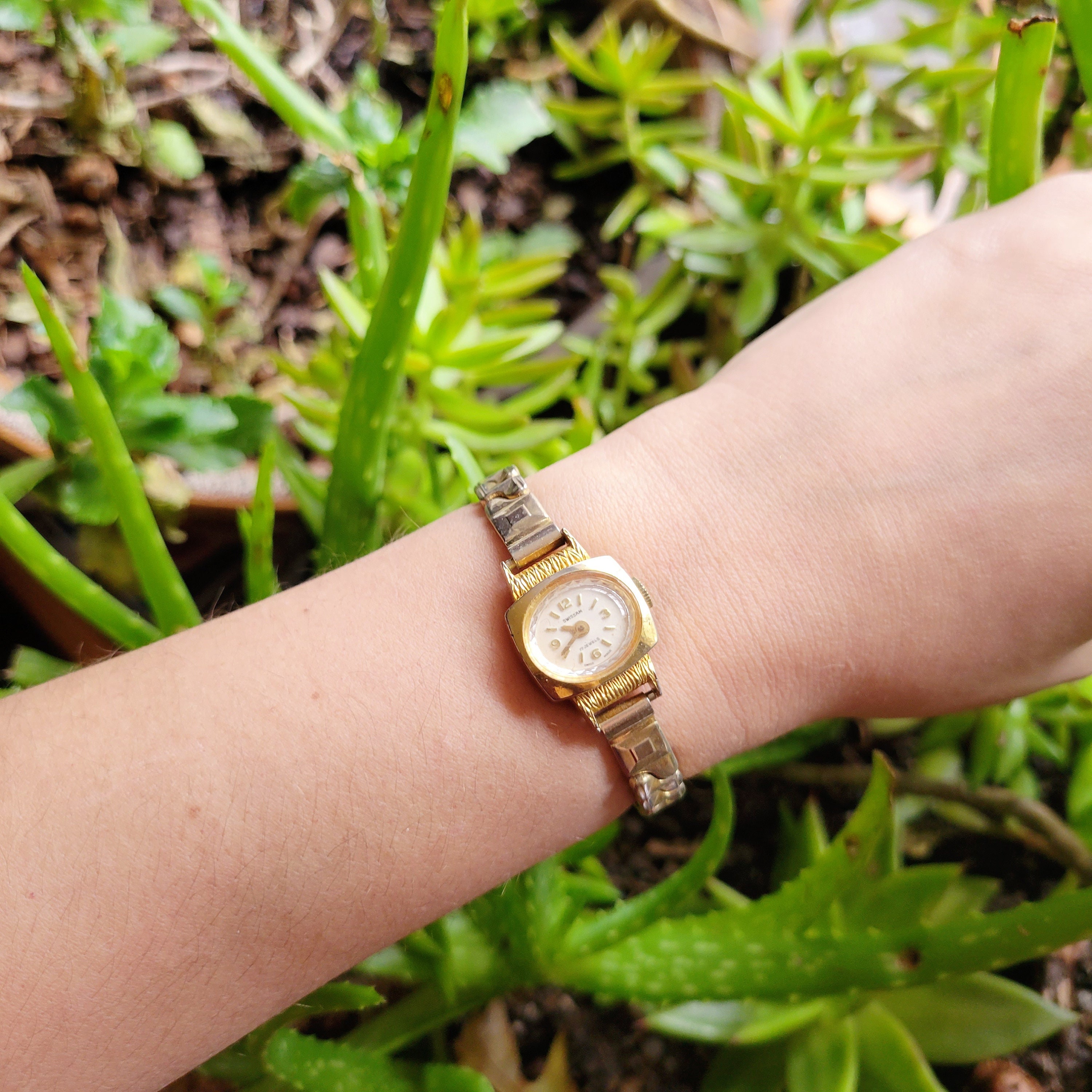 Vintage Swiss Swissam 17 Jewels Gold & Silver Stretch Watch  display picture 1