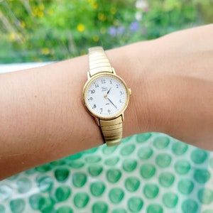 Vintage Timex Quartz Gold Classic Stretch Watch