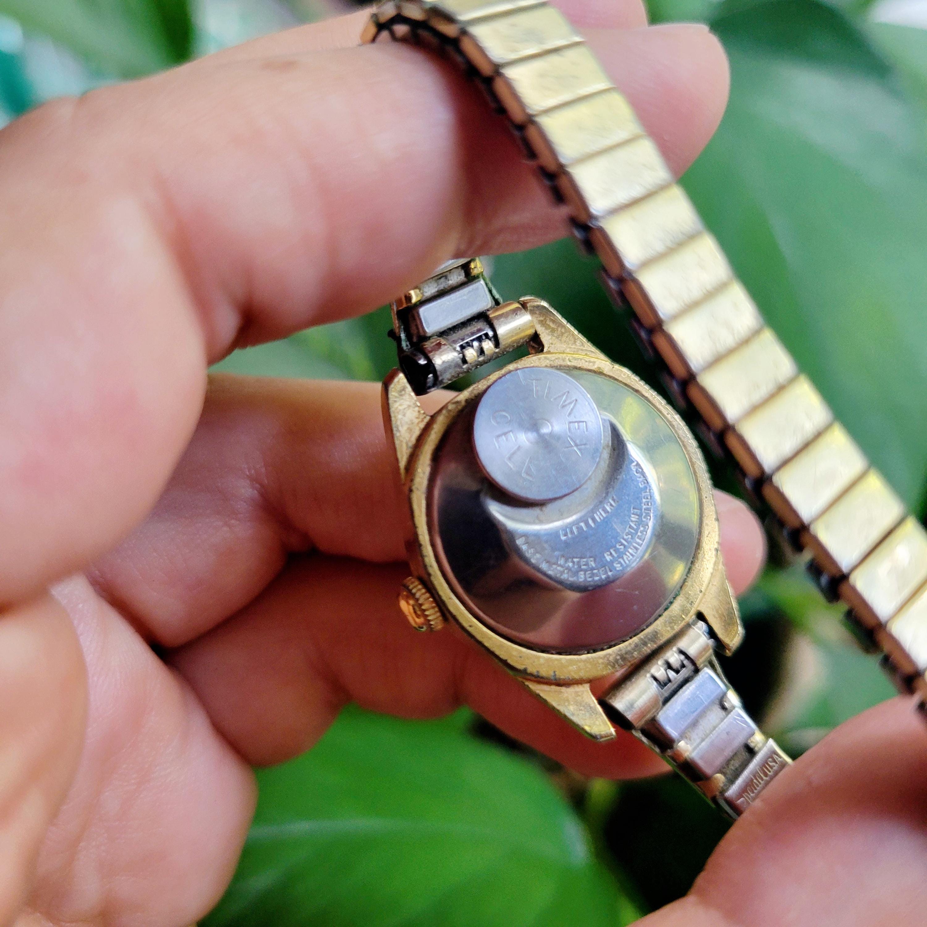 Vintage Timex Classic Gold & Silver Stretch Watch - Etsy display picture 3