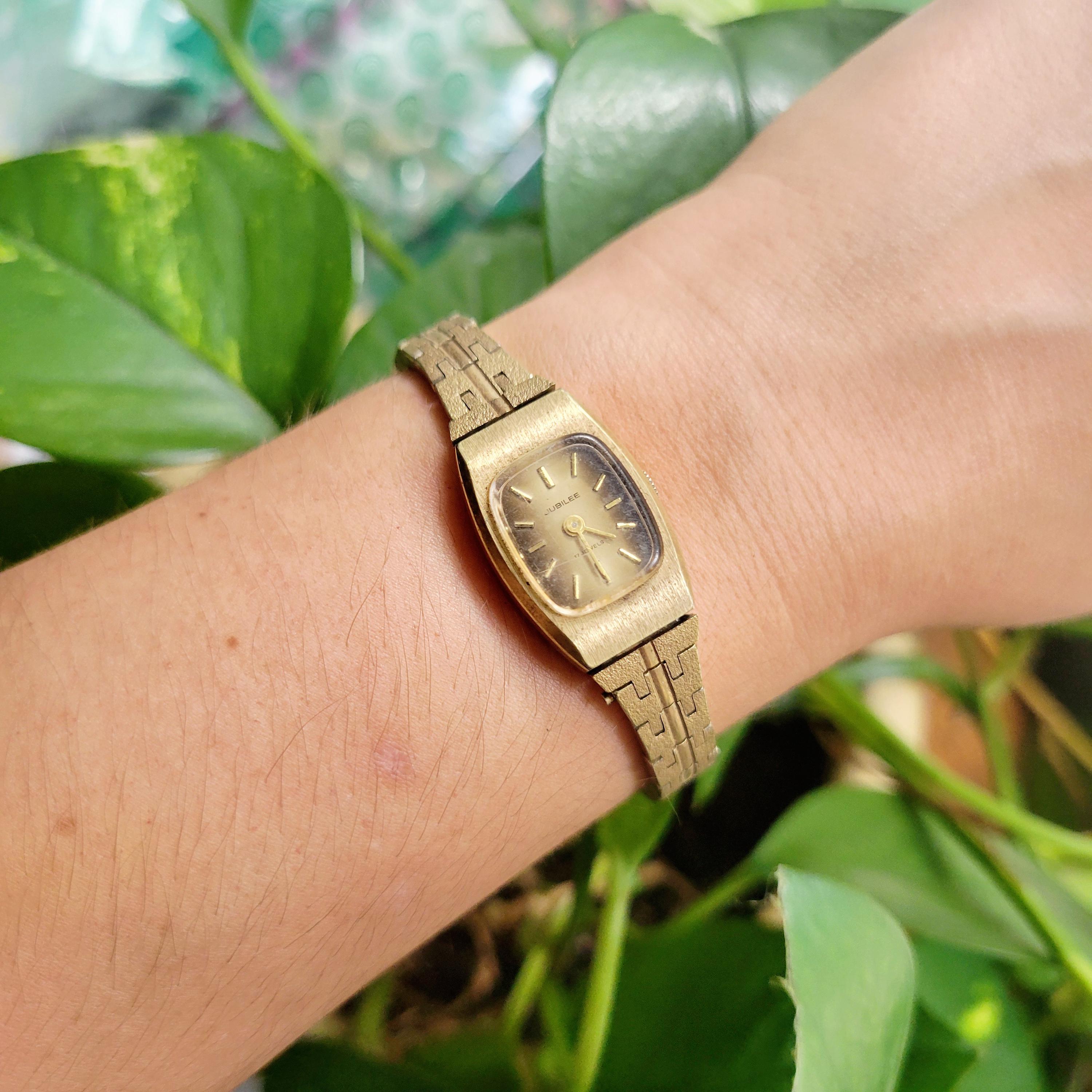 Vintage Jubilee 17 Jewels Dainty Classic Gold Watch - Etsy display picture 3