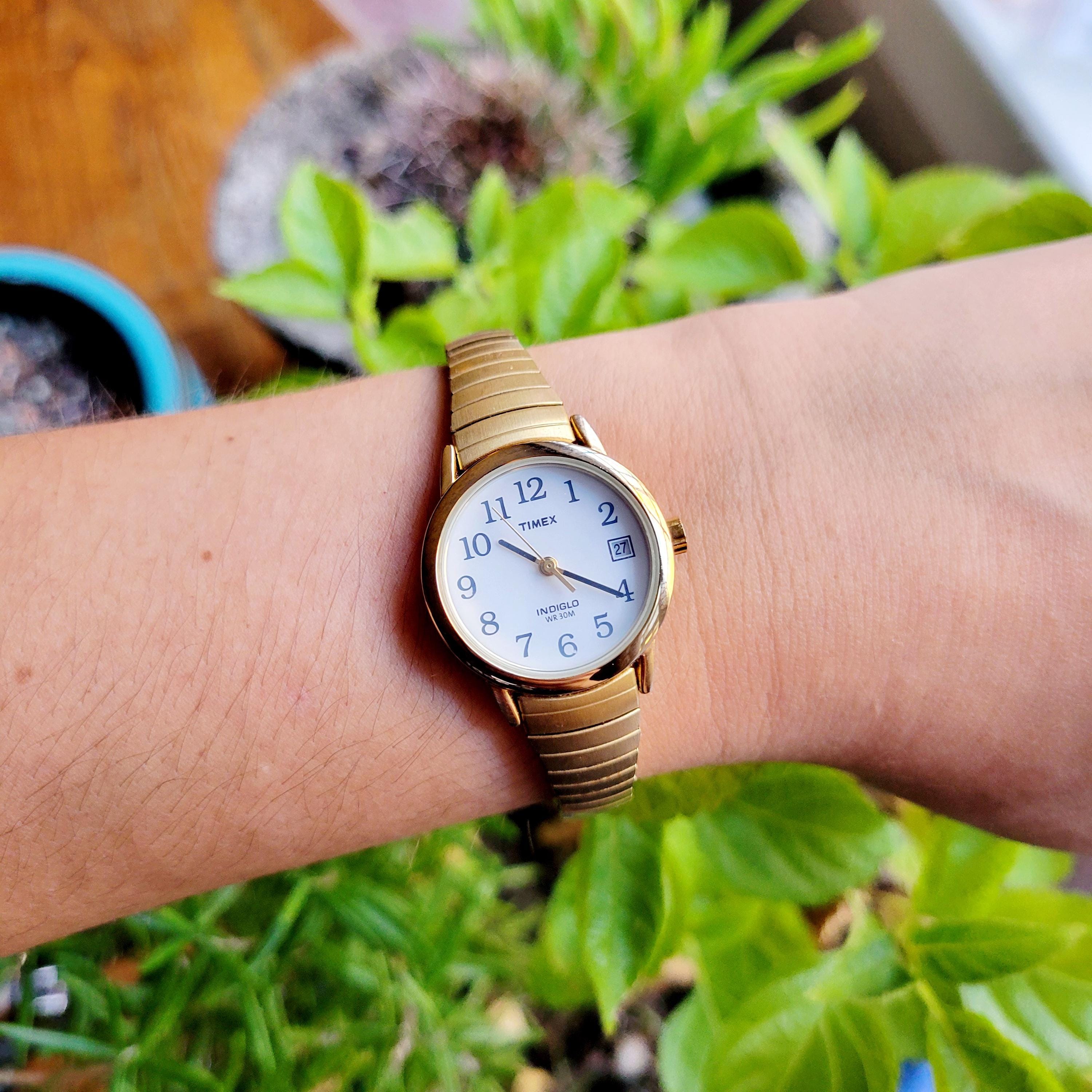 Vintage Timex Indiglo Classic Womens Womans Gold Round Analog 