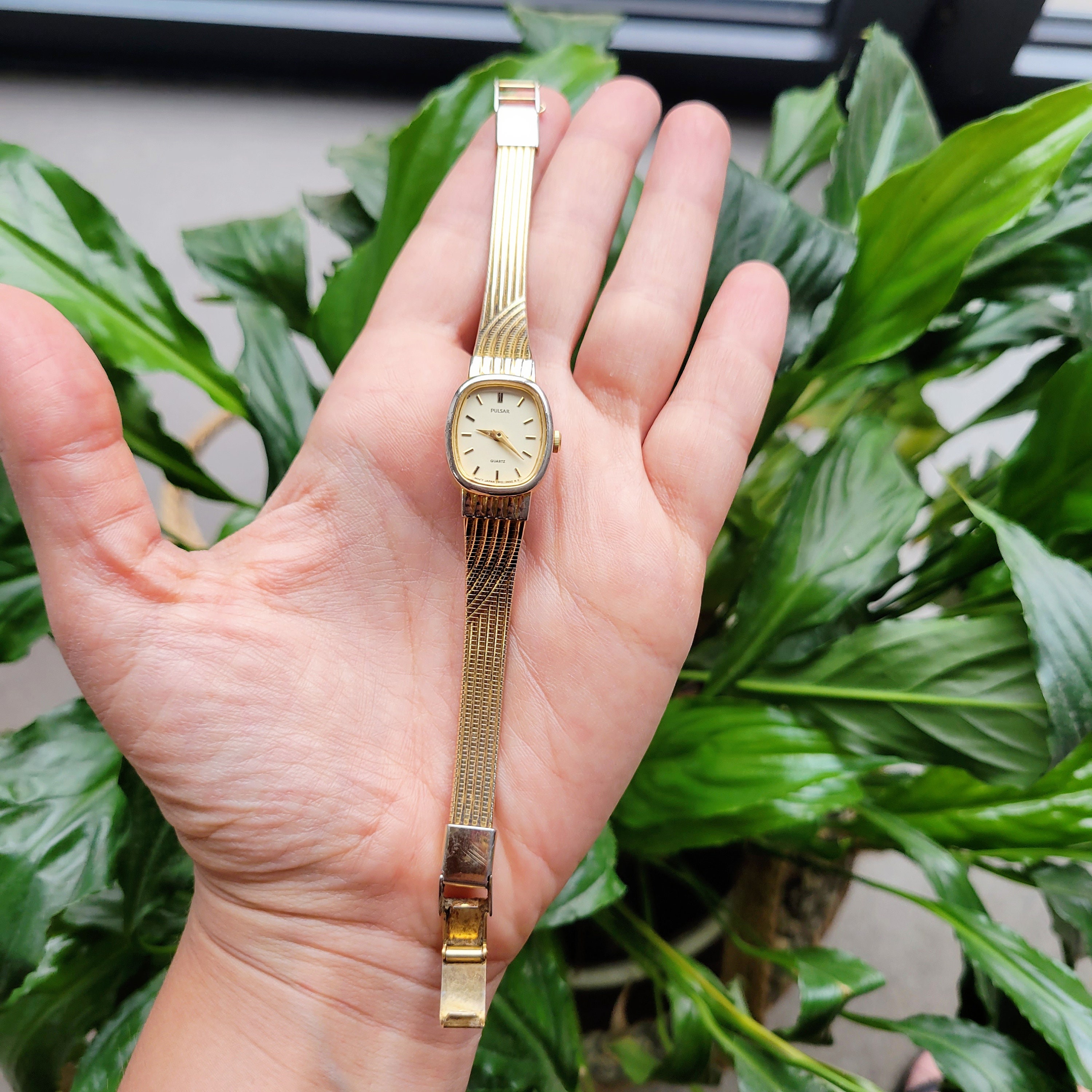 Pulsar vintage gold outlet watch