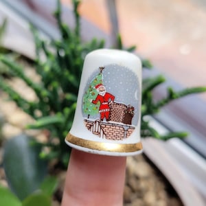 Vintage Santa Claus Finsbury Fine Bone China Thimble