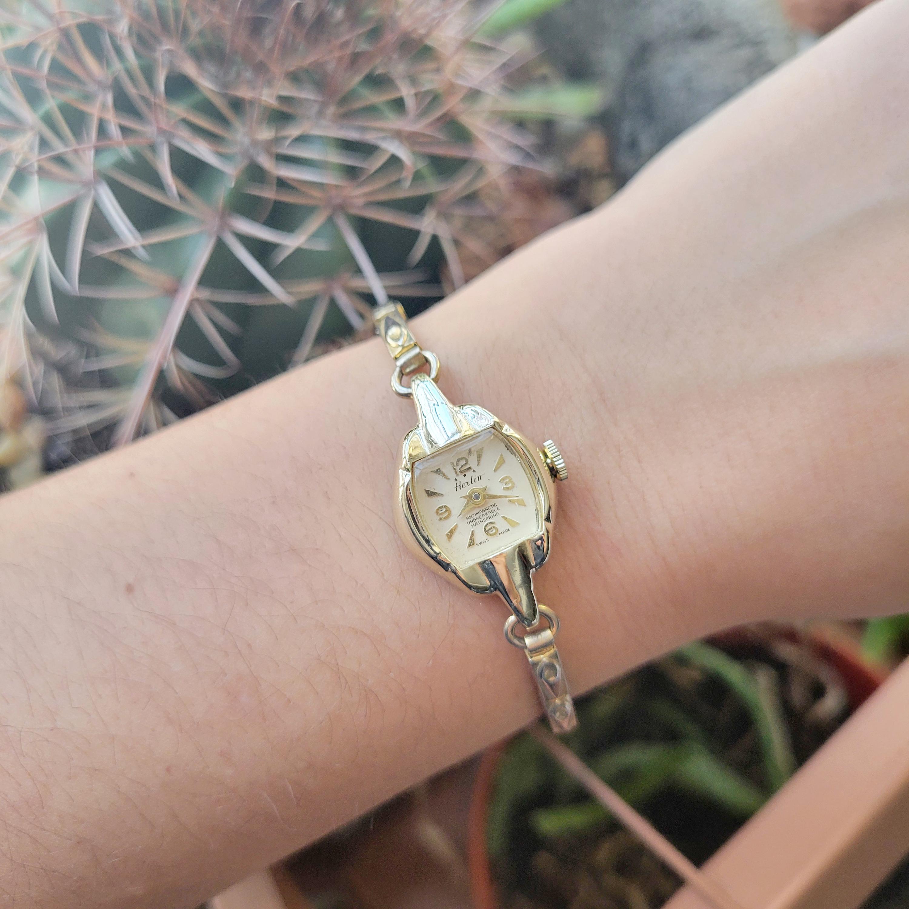 Vintage Swiss Herlin Gold Dainty Quartz Classic Square  display picture 1