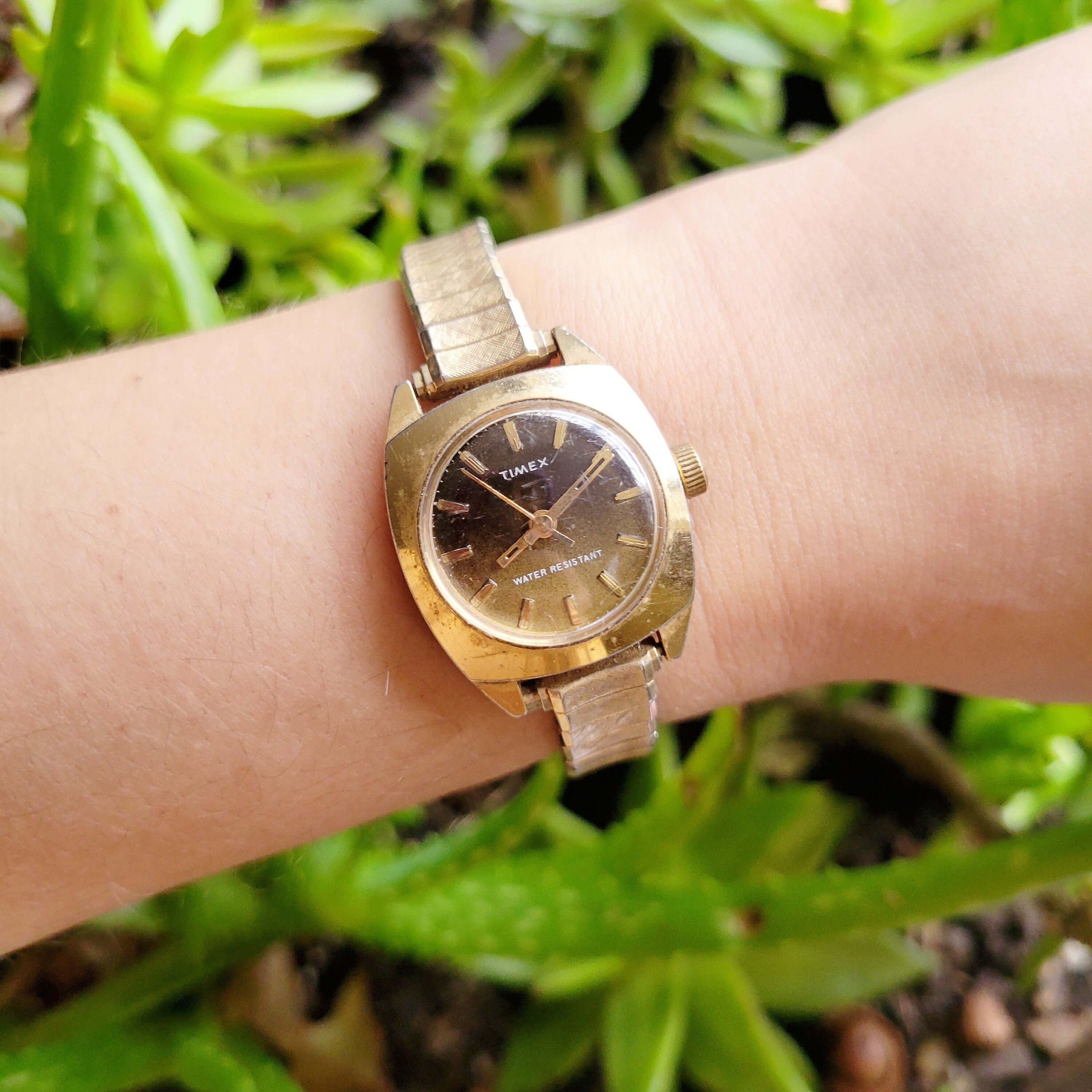 Vintage Timex Classic Gold Stretch Watch - Etsy display picture 1