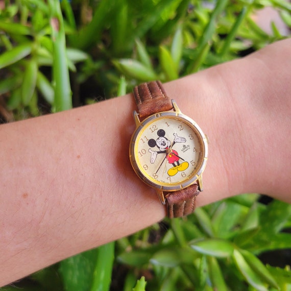 RARE* Vintage Disney Lorus Mickey Mouse Genuine Leather RARE* Vintage Disney Lorus Mickey Mouse Genuine Leather