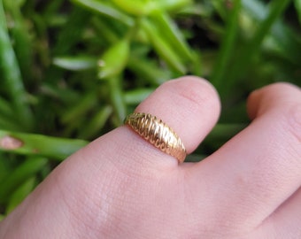 Vintage Solid 14K Michael Anthony Dainty Croissant Baguette Gold Ring, size 4