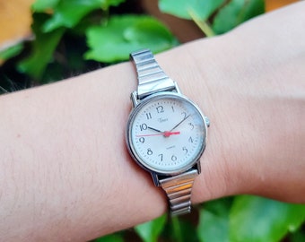Vintage Timex Silver Tone Petite Bracelet Watch Classic Retro Minimal Vintage Silver-tone Timex Quartz Watch | Retro Minimalist  main image 3