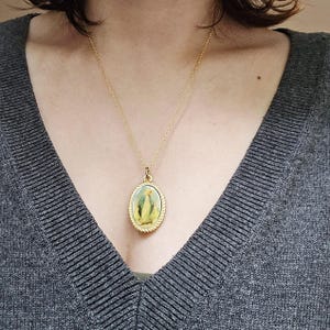 Vintage Gold Miraculous Medal Virgin Mary Medallion Necklace