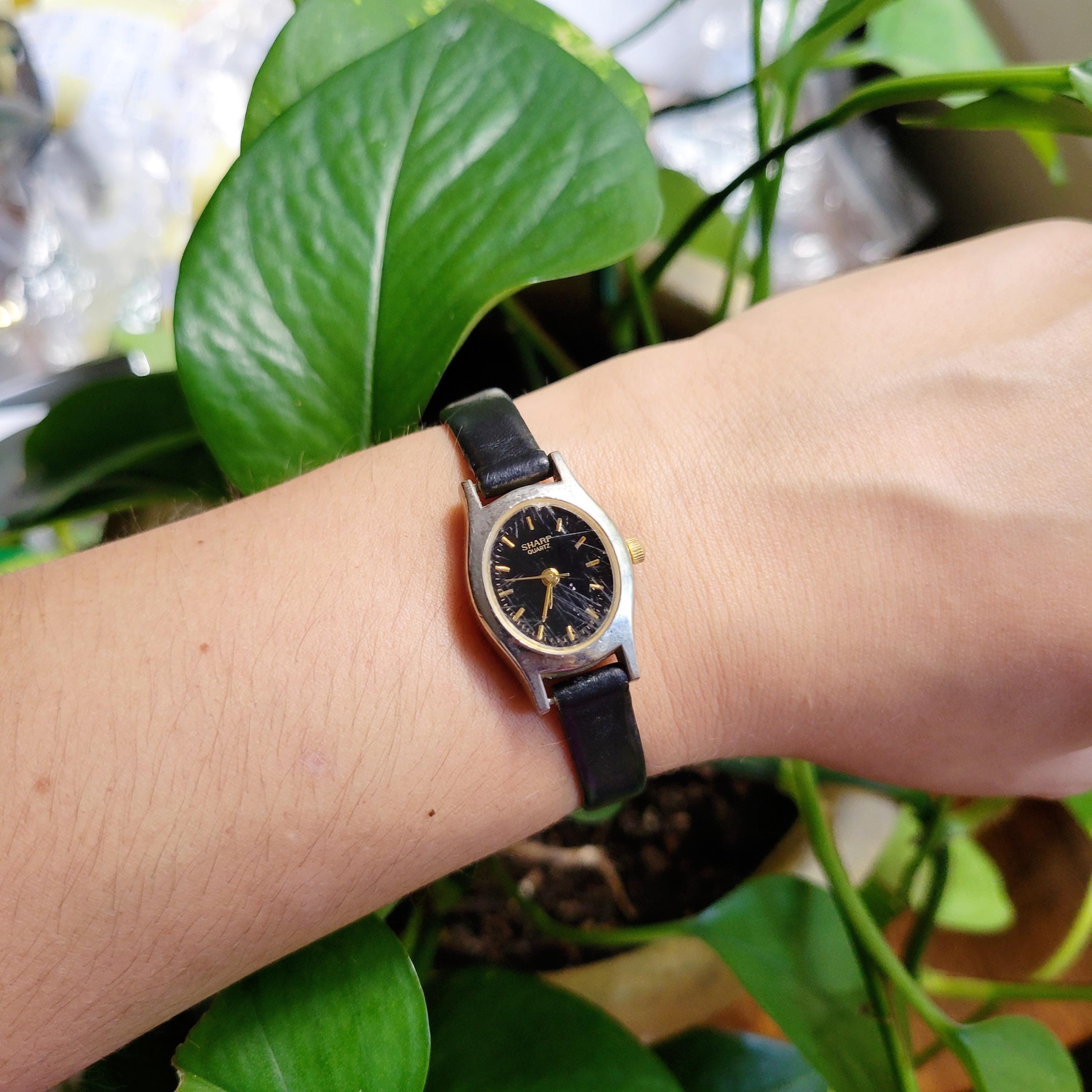 VTG Sharp Quartz Watch Gold Tone Black Dial Leather Band Unisex Japan Mvt 273811 Vintage Pulsar- Gold tone, black dial watch, | Mercari main image 4