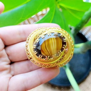Vintage Classic Tiger's Eye Oval Boucher Cabochon Brooch Pin