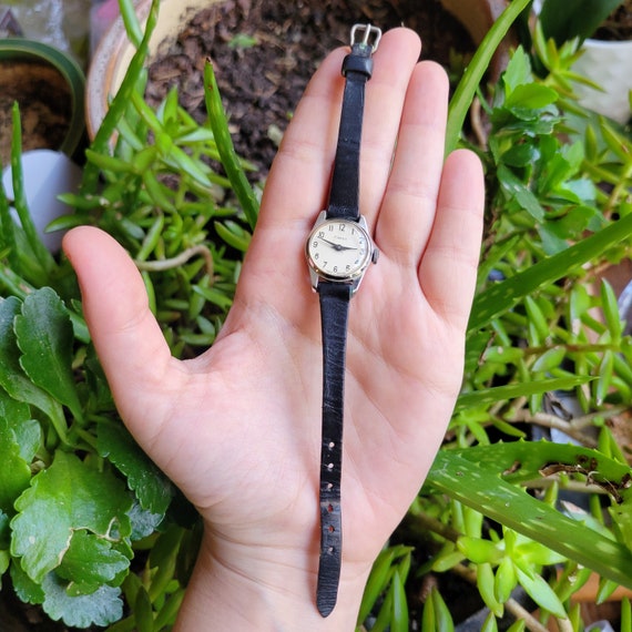New, Vintage Ladies TIMEX Vista Watch, Leather Band, New Battery Vintage Timex Q Watch Women Gold Tone Tank Leather Band 15mm  main image 4