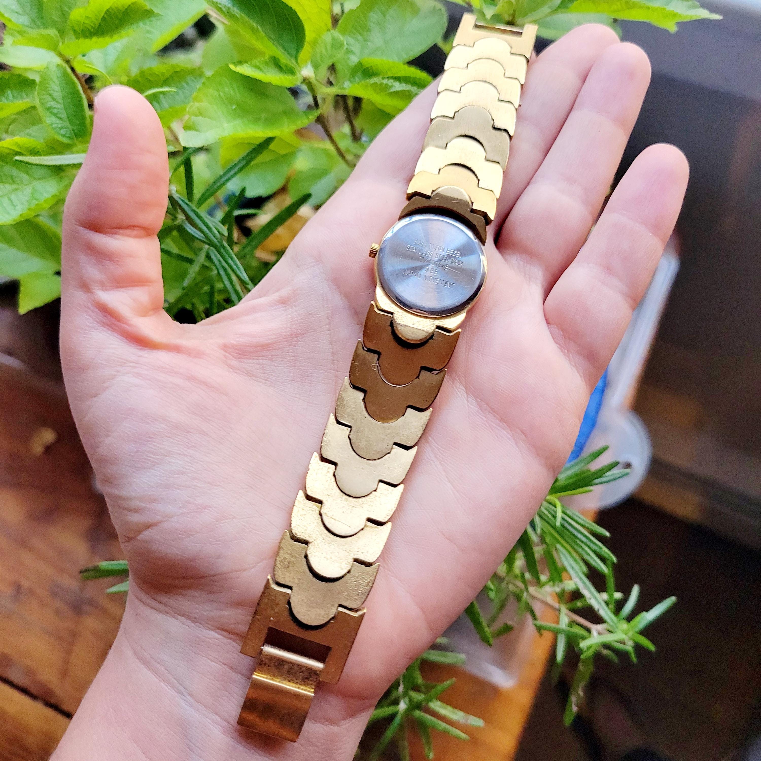 Classic Anne Klein Classic Gold Womens Womans Chunky Round  display picture 1