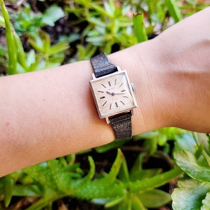 Vintage USSR Soviet Sekonda Genuine Leather Watch