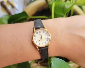 Klasyczny zegarek Acqua Quartz w kolorze czarno-złotym ze skóry