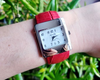 Vintage Red Leather Cuff Watch w/mother of pearl Skagen Women main image 4