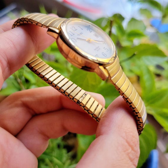 Vintage Timex Indiglo Classic Womens Womans Gold Round  display picture 1