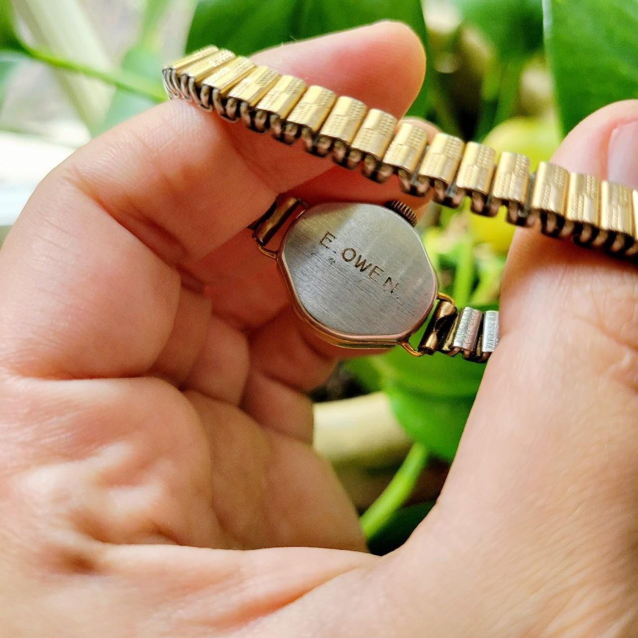 Vintage Dainty Gold Sekonda Watch Charming vintage Sekonda watch from the 1960s – Yourse Vintage main image 3