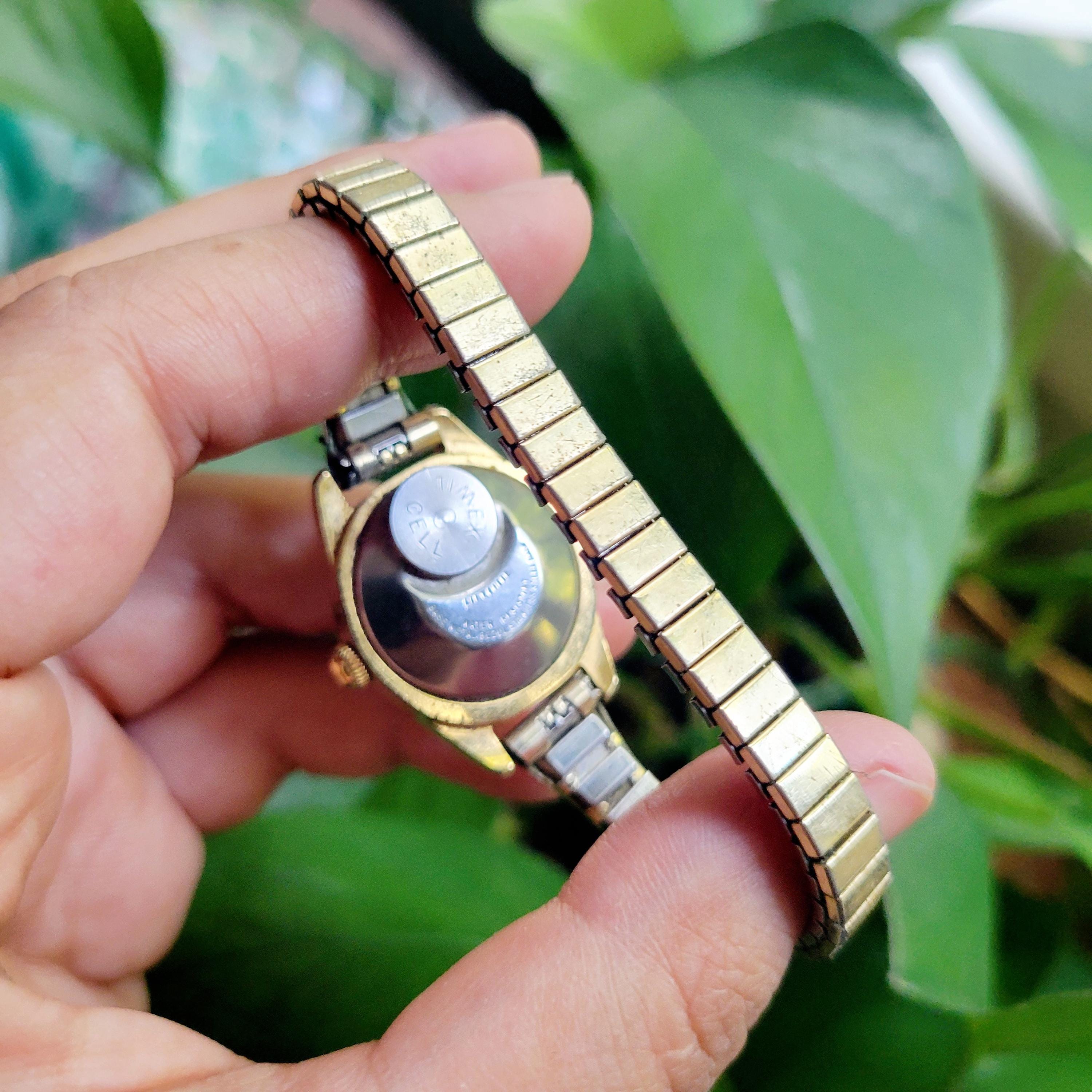 Vintage Timex Classic Gold & Silver Stretch Watch - Etsy display picture 3