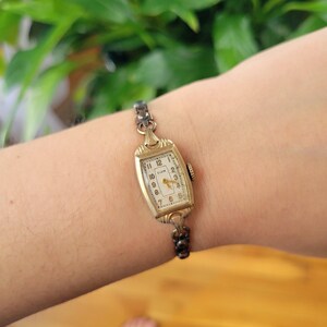 Vintage Elgin Art Deco Dainty Gold Womans Womens Classic Rectangular Cushion Stretch Watch. Approximately 5.8" around, stretchy  small tiny romantic style valentines valentine day gift present romantic vintage shape shaped styles tone gstret  U80