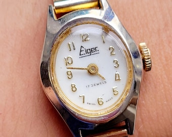 Vintage Swiss Eiger 17 Jewels Dainty Watch