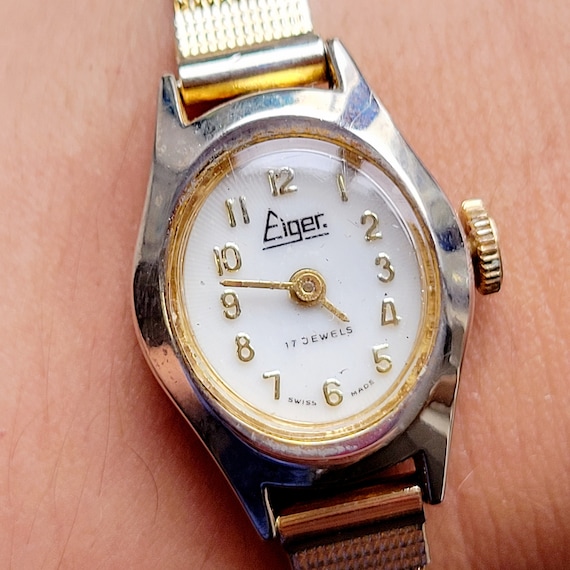 Vintage Swiss Eiger 17 Jewels Dainty Watch