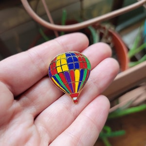 Vintage 1996 Rainbow Hot Air Balloon Boucher Lapel Brooch Pin