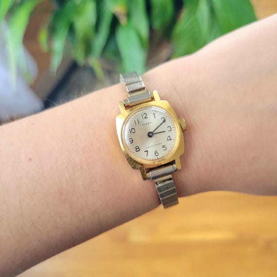 Vintage Timex Silver & Gold Gold Womans Womens Classic  display picture 1