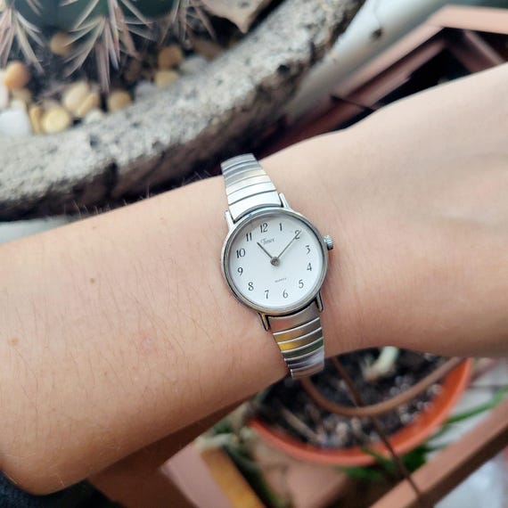 Vintage Timex Silver Womans Womens Classic Simple Stretch  display picture 2