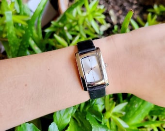 MONTRE FEMME VINTAGE Seiko quartz chiffres romains 7N82 0228 jour date