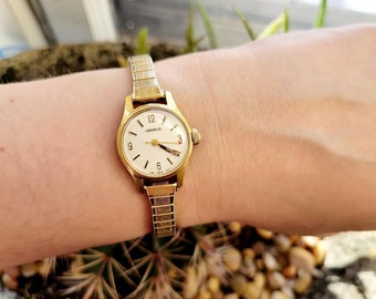 Vintage Swiss Benrus Dainty Gold Stretch Watch - Etsy display picture 2