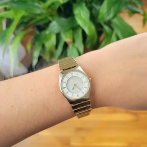 Vintage Womans Womens Classic Stretch Gold Watch