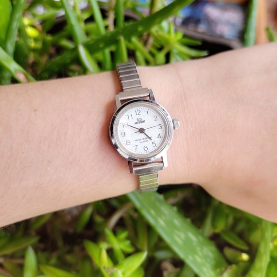 Classic Nelsonic Silver Stretch Watch Nelsonic Women main image 4