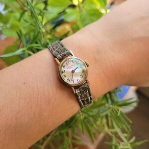 Vintage Wittnauer Geneve Mother of Pearl Gold & Brown Womens  display picture 3
