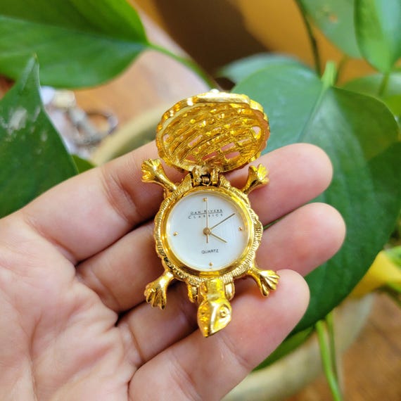Vintage Joan Rivers Classic Quartz Turtle Faux Pearl Watch 