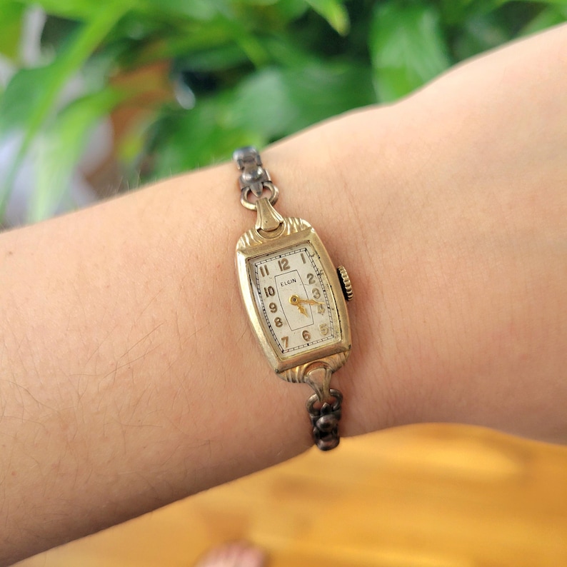 Vintage Elgin Art Deco Dainty Gold Womans Womens Classic Rectangular Cushion Stretch Watch. Approximately 5.8" around, stretchy. omantic style valentines valentine day gift present romantic vintage shape shaped styles tone gstret  U80