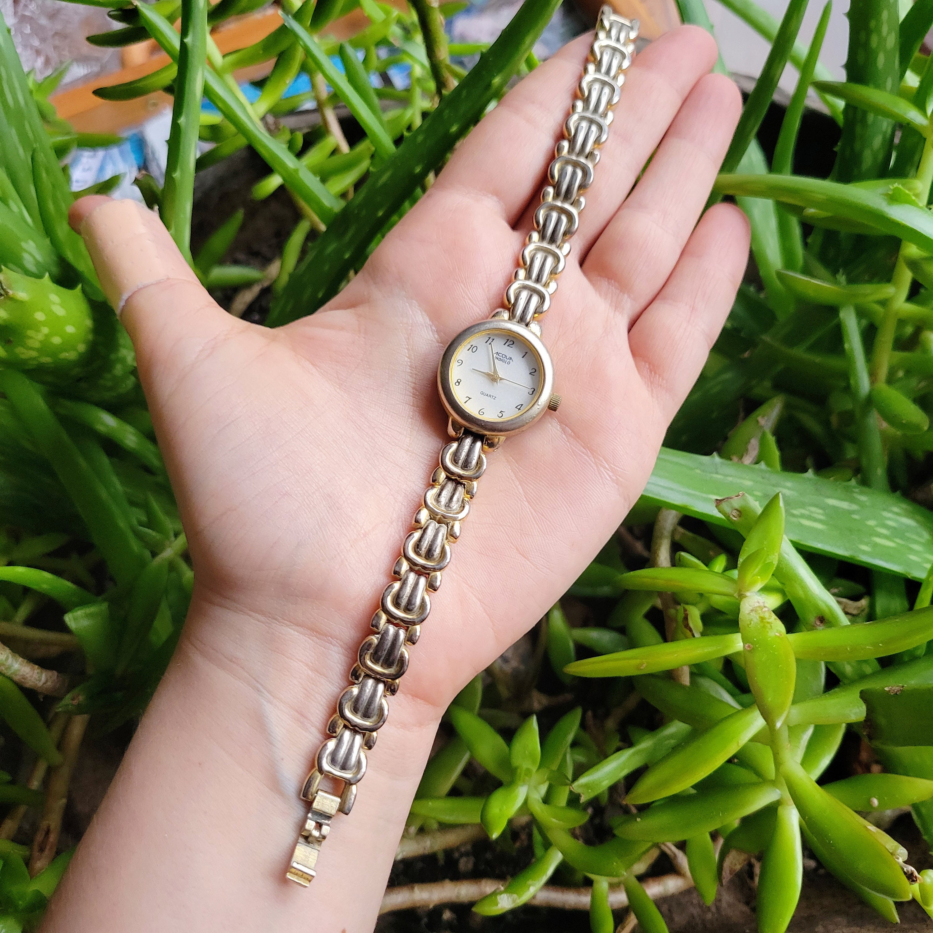 Vintage Dainty Acqua Indiglo Quartz Classic Watch - Etsy display picture 2
