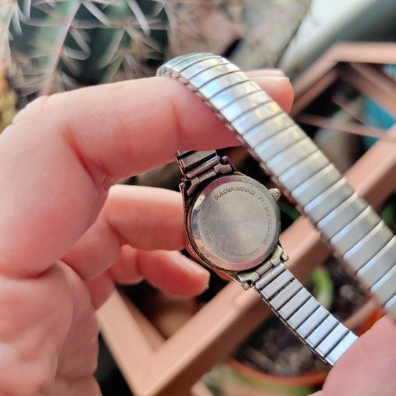 Vintage Dainty Caravelle by Bulova Dainty Classic Silver  display picture 1