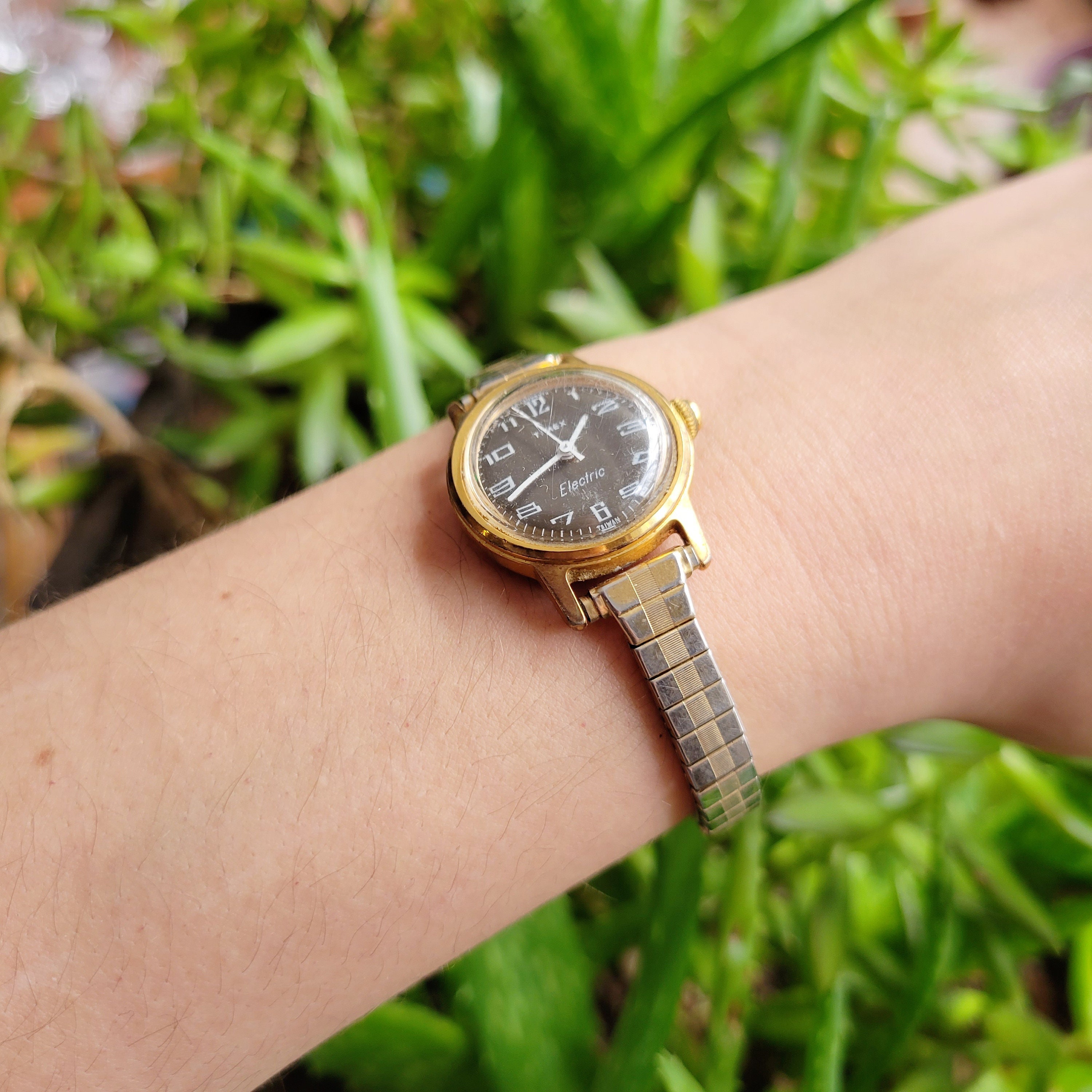 Vintage Timex Silver Numerals Dainty Classic Stretch Watch Vintage Timex Dainty Classic Quartz Silver Stretch Watch | eBay main image 2